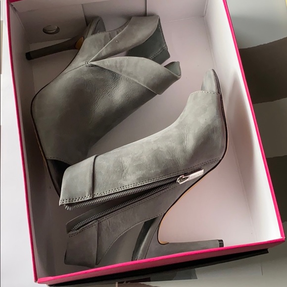 Vince Camuto Booties (GRG) - Picture 10 of 12
